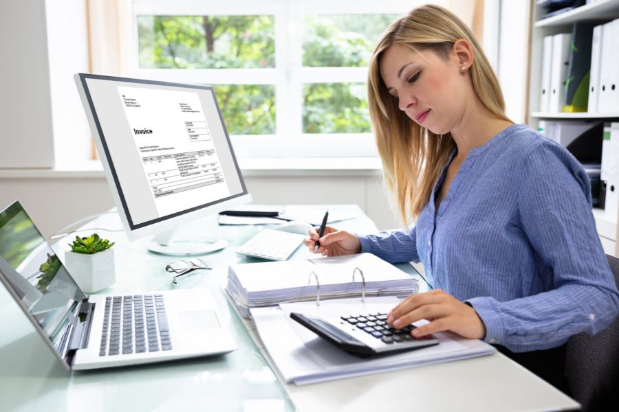 Administrativos y Contables